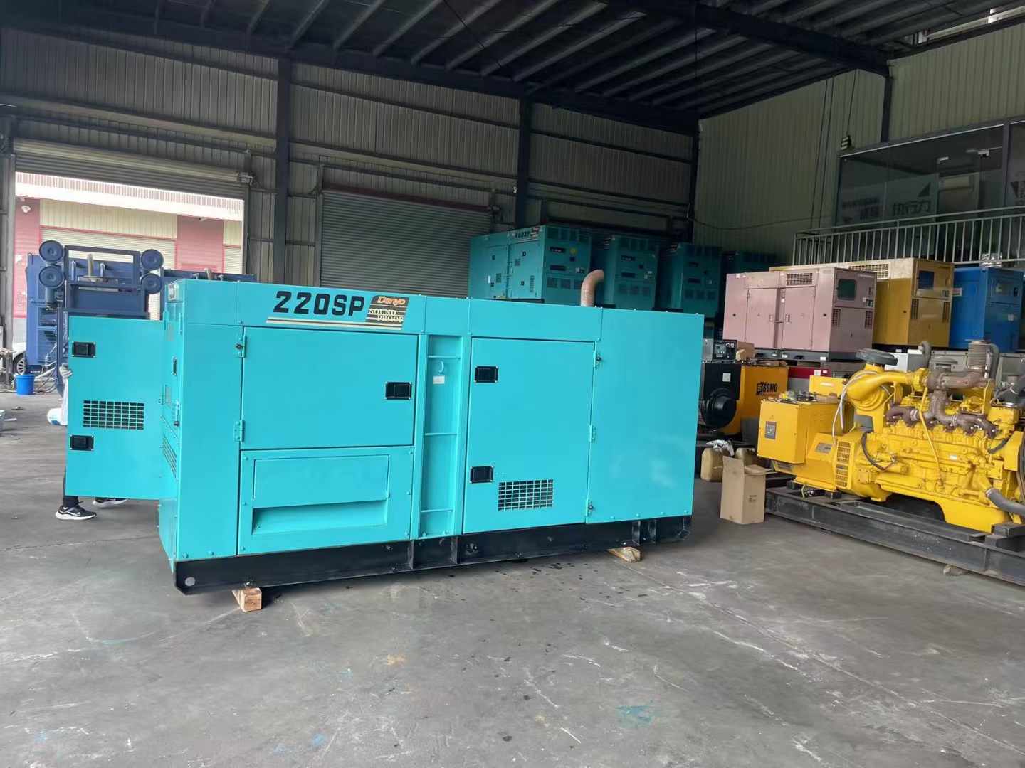 东兴800kW 柴油发电机的输出电流波动范围是多少？