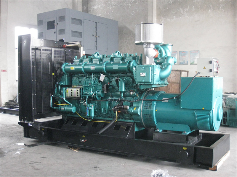东兴200KW 柴油发电机的油耗是多少？