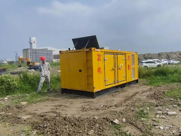 东兴200KW柴油发电机机组每小时的油耗量受哪些因素影响？